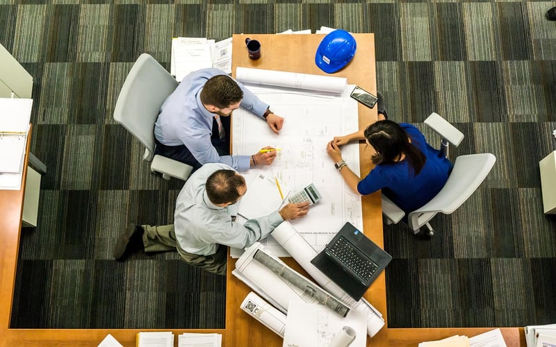 Découvrez comment l'huile de lin sublime votre plan de travail stratifié en 2026