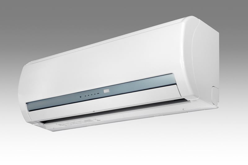 Protection climatiseur extérieur : 5 astuces essentielles pour 2026