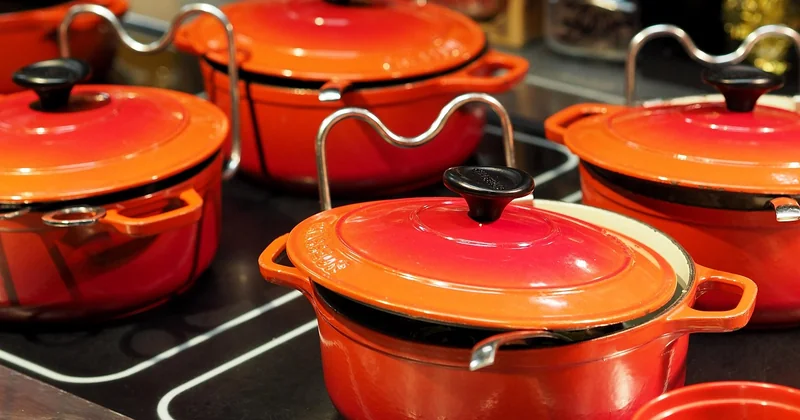 Pourquoi les cocottes Le Creuset sont-elles si chères ?