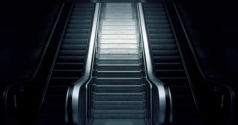 Prix d'un monte-escalier tournant : le vrai poste de dépense